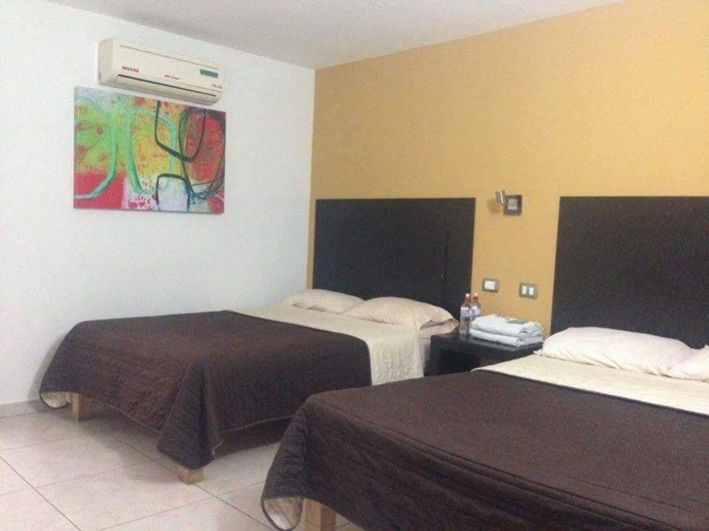 Hotel Flores Guamuchil ภายนอก รูปภาพ