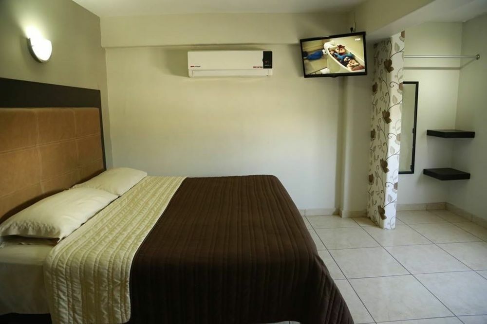 Hotel Flores Guamuchil ภายนอก รูปภาพ